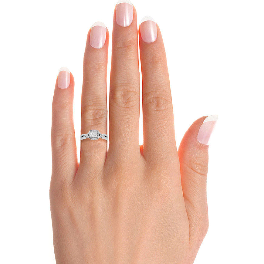 Giada Diamond Halo Ring